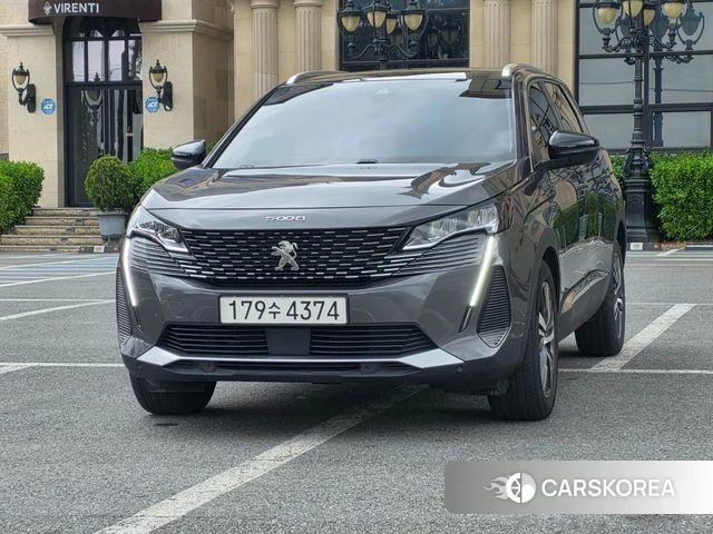 Peugeot 5008 second generation 2021 Серый из Кореи