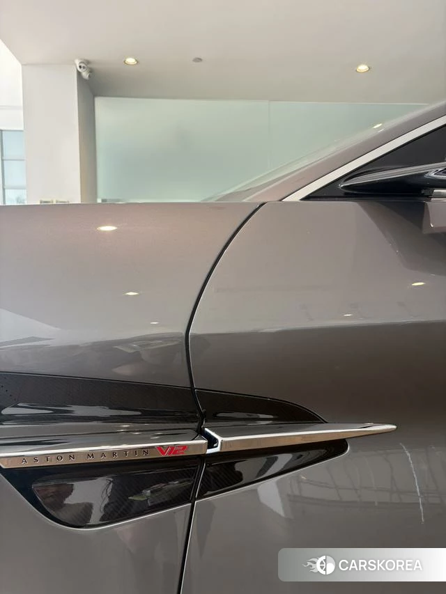 Aston Martin Vanquish 2025 Другой из Китая