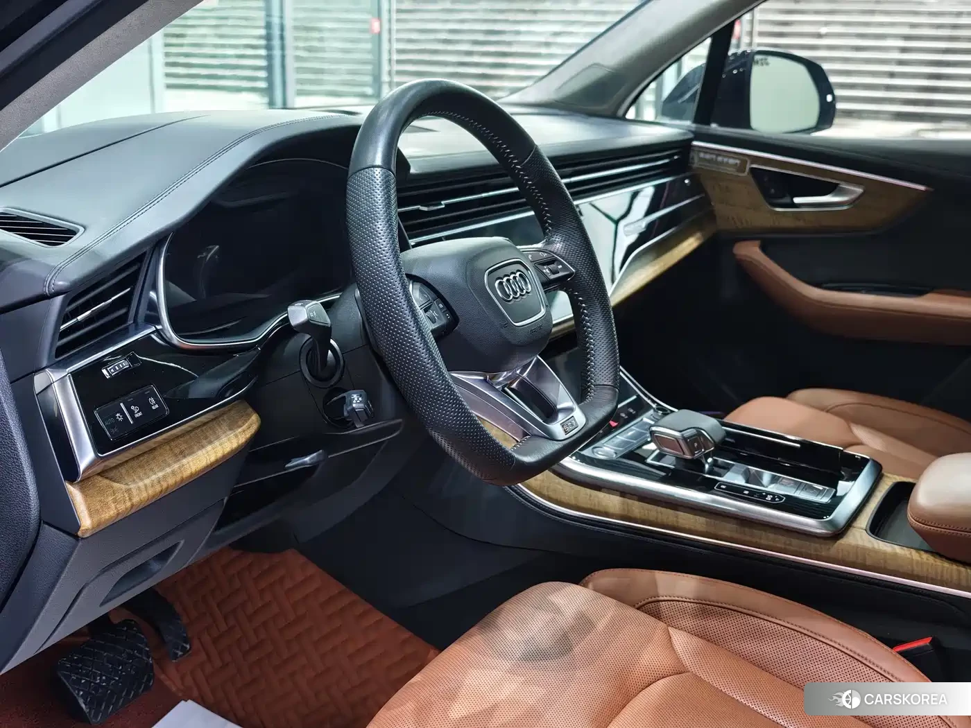 Audi Q7 2020 Черный из Китая