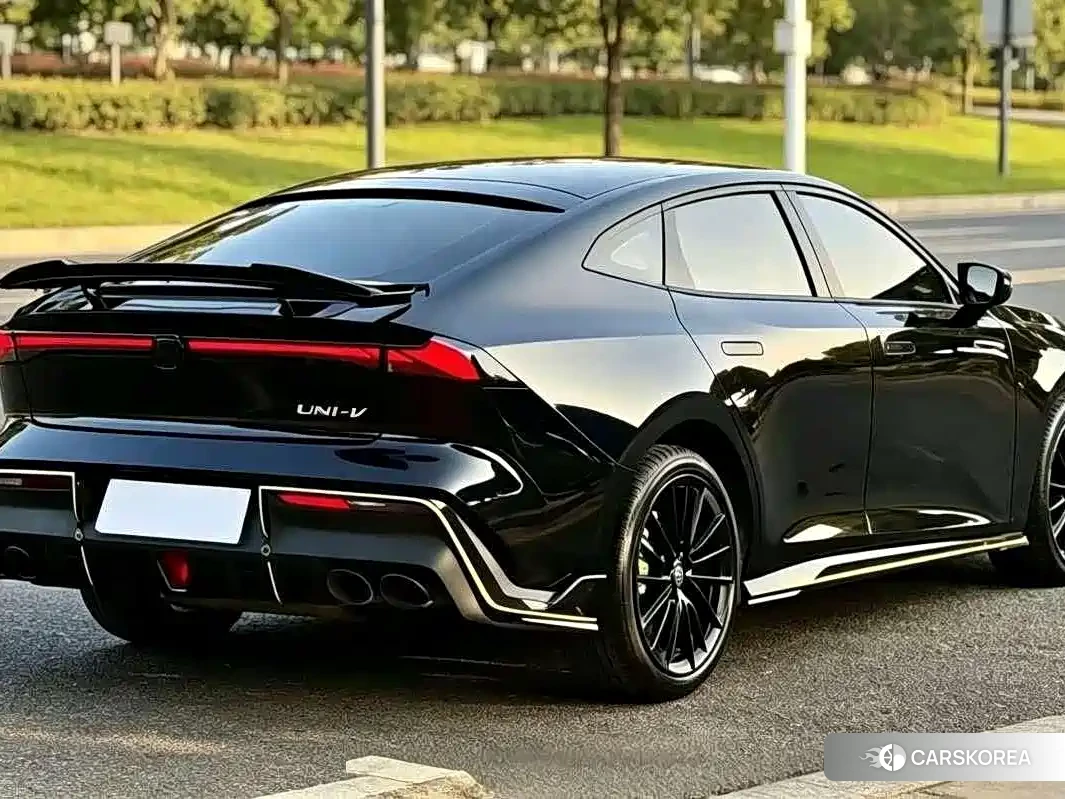Chang'an UNI-V 2022 Черный из Китая