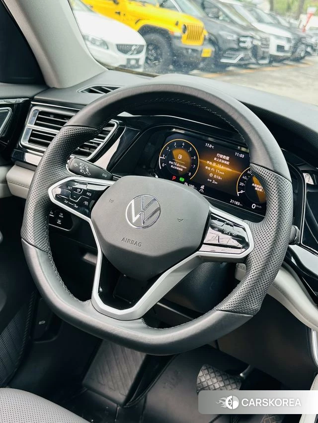 Volkswagen Tourang 2023 Черный из Китая