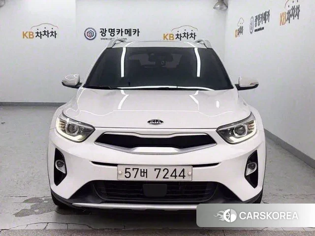 Kia Stonic 2018 Белый из Кореи