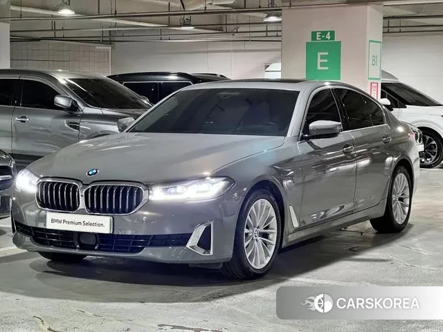 BMW 5 Series (G30) 2021 Серебристо-серый из Кореи