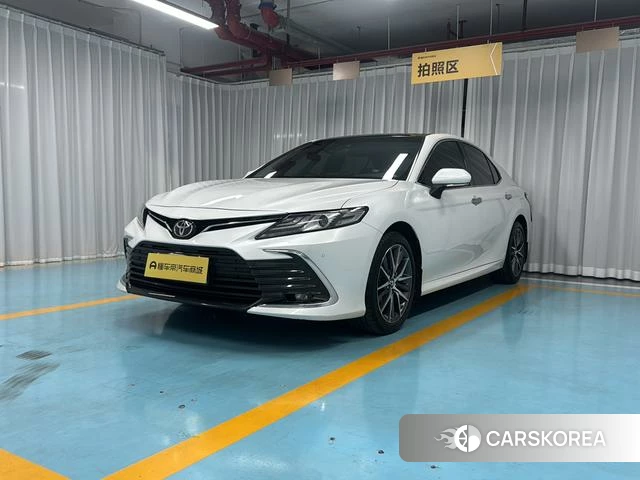 Toyota Camry 2023 Белый из Китая