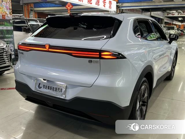 Dark blue car Dark blue S05 2025 Белый из Китая