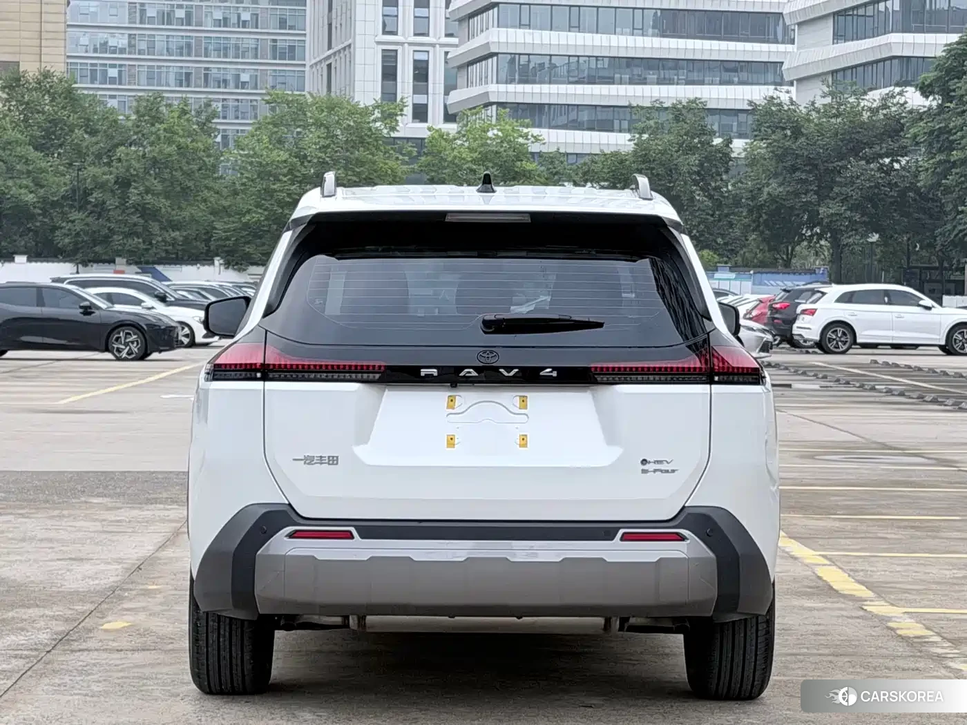 Toyota RAV4 2026 Белый из Китая