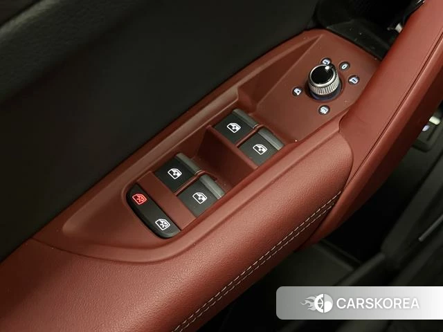 Audi Q5L 2022 Белый из Китая