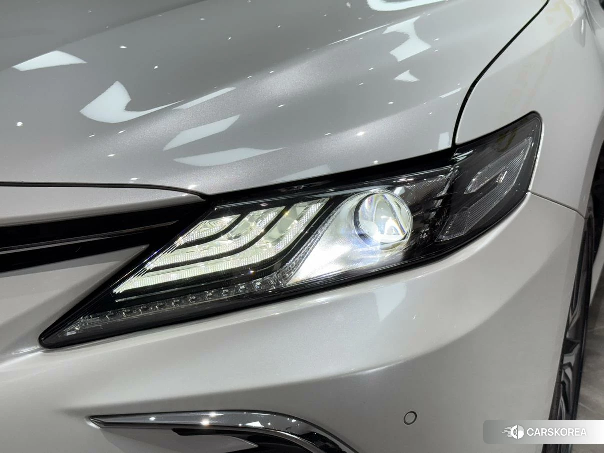 Toyota Camry 2021 Белый из Китая