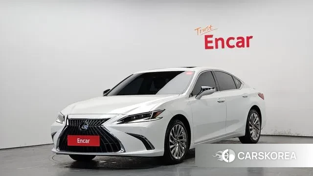 Lexus ES300h 7th generation 2023 Белый из Кореи