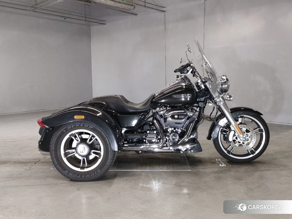 Проданный Harley-Davidson FREEWHEELER FLRT1740 2017 из Японии, фото 2