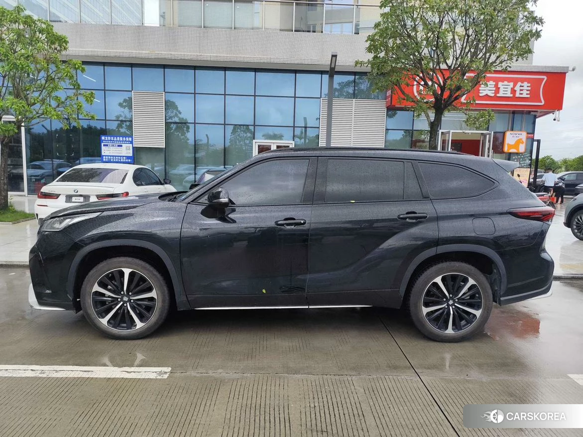 Toyota Crown Lufang 2022 Черный из Китая