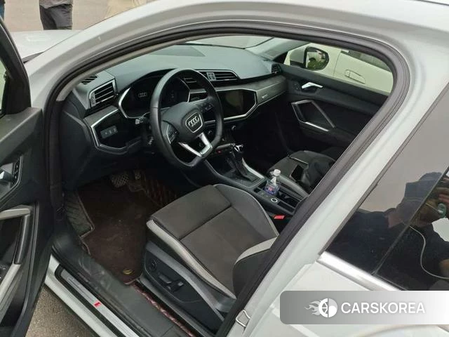 Audi Q3 2023 Белый из Китая