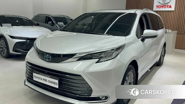 Toyota Sienna 4th Generation 2023 Белый из Кореи