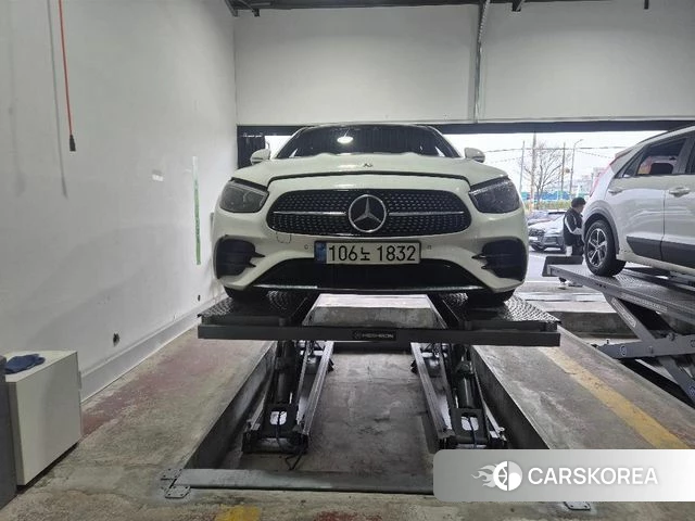 Mercedes-Benz E-Class W213 2022 Белый из Кореи