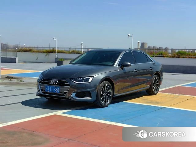 Audi A4L 2022 Темно-серый из Китая