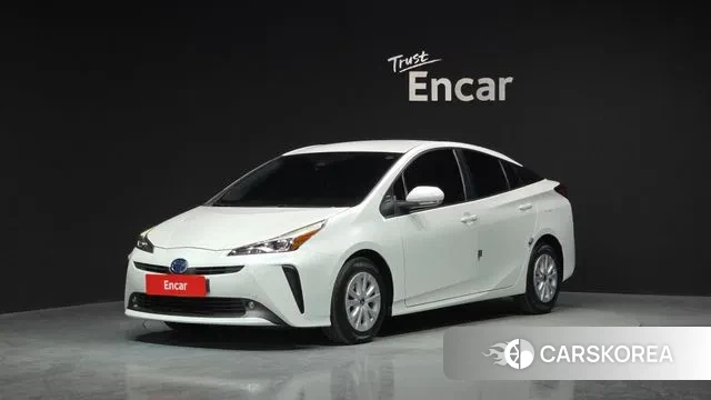 Toyota Prius 4th Generation 2022 Белый из Кореи