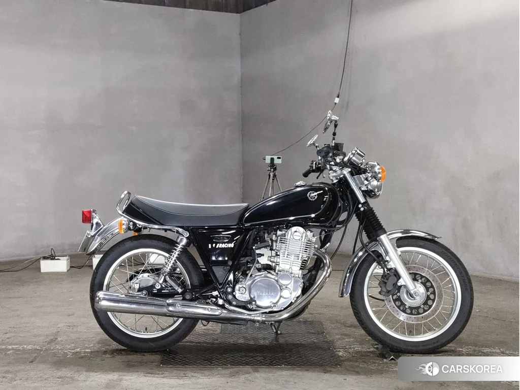 Проданный Yamaha SR 400 2017 из Японии