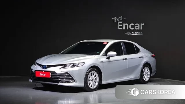 Toyota Camry (XV70) 2022 Серебряный из Кореи