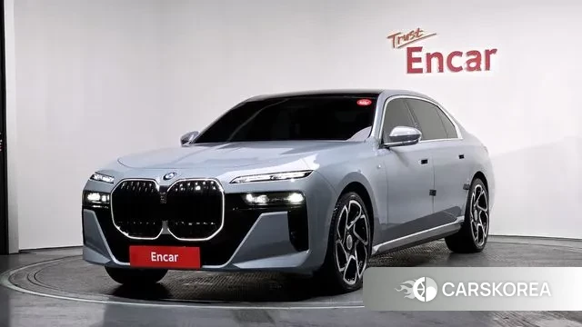 BMW 7 Series (G70) 2023 Светло-серебряный цвет из Кореи