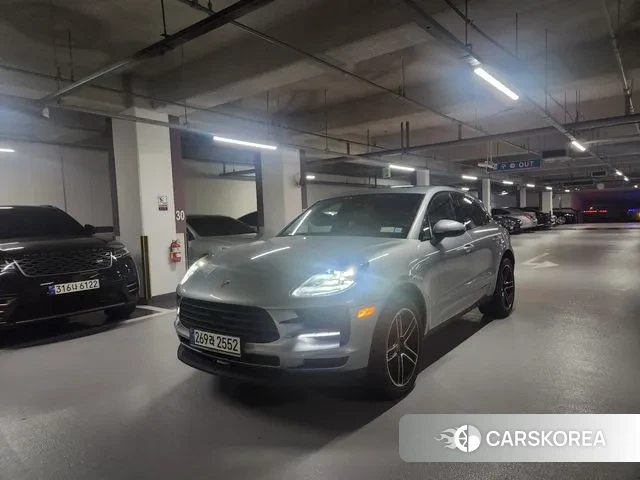 Porsche Macan 2019 Серебристо-серый из Кореи