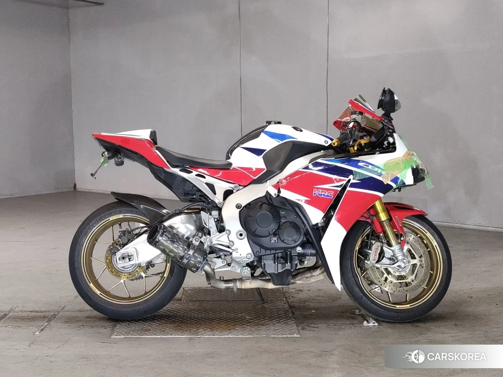 Проданный Honda CBR1000RR 2015 из Японии