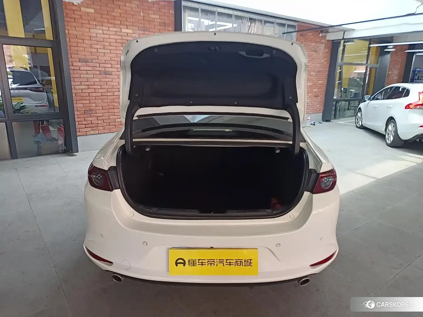 Mazda 3 2022 Белый из Китая