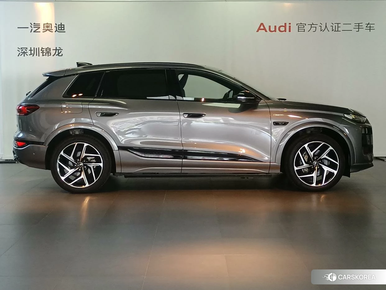 Audi Q6L e-tron 2025 Темно-серый из Китая