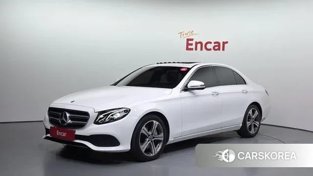 Mercedes-Benz E-Class W213 2018 Белый из Кореи