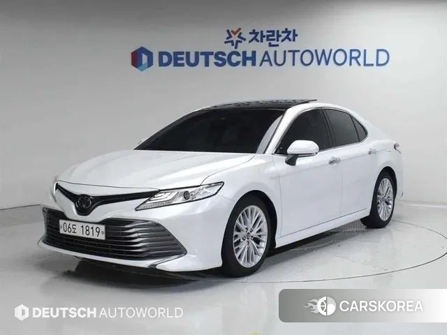 Toyota Camry (XV70) 2019 Белый из Кореи