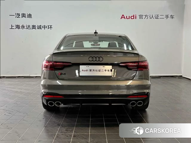Audi S4 2024 Темно-серый из Китая