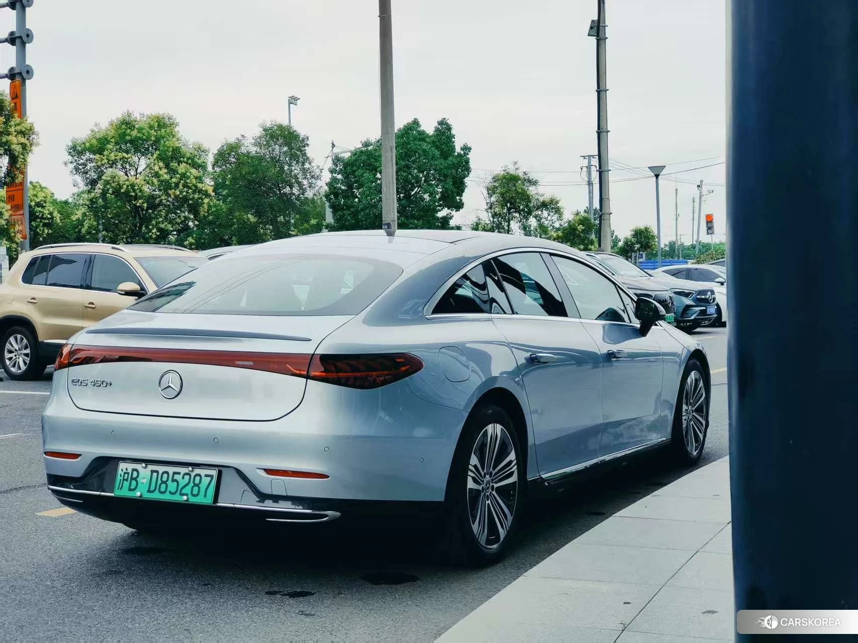 Mercedes-Benz EQS 2023 Серебристо-серый из Китая