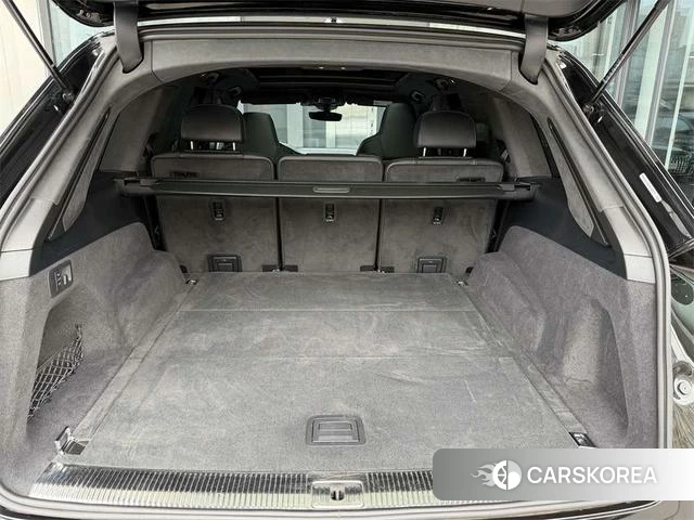 Audi SQ7 2024 Черный из Китая