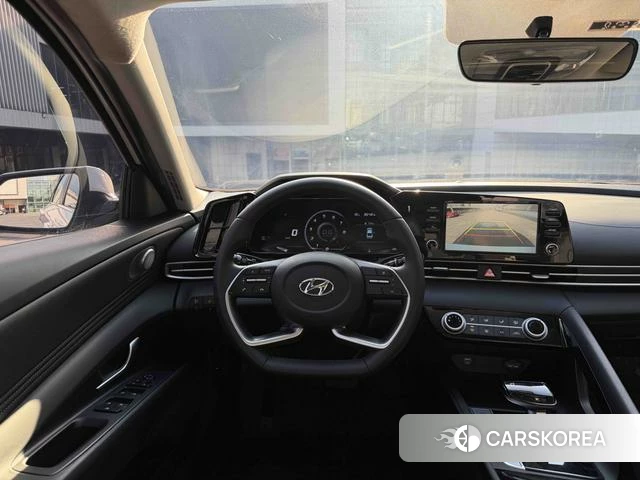 Hyundai Elantra 2023 Белый из Китая