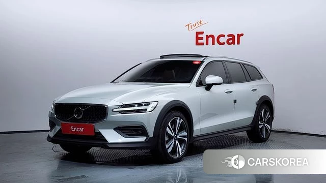 Volvo V60 Cross-Country 2nd Generation 2020 Песочный из Кореи