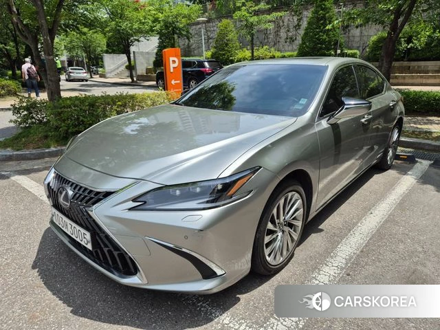 Lexus ES300h 7th generation 2022 Белый из Кореи