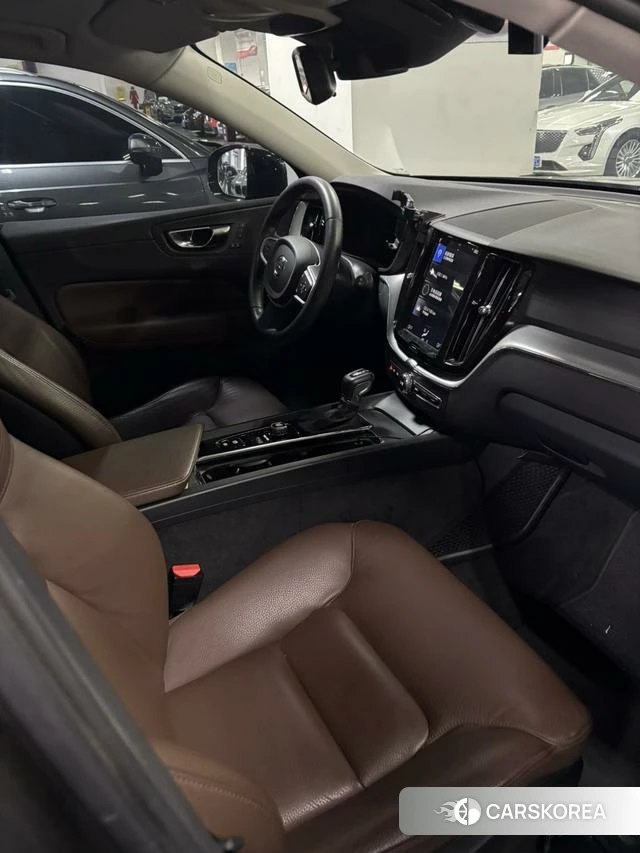 Volvo XC60 2018 Темно-серый из Китая