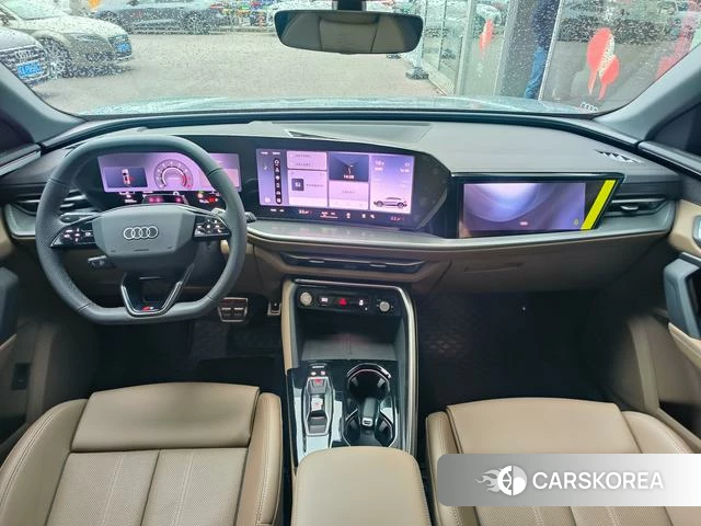 Audi Q5L 2026 Серебристо-серый из Китая