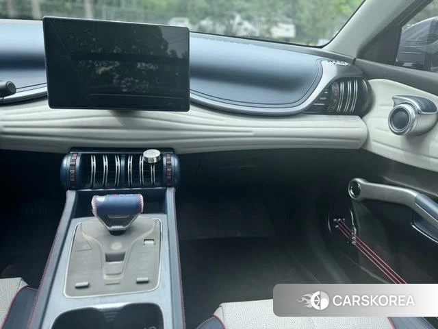 BYD Yuan PLUS 2023 Серебристо-серый из Китая