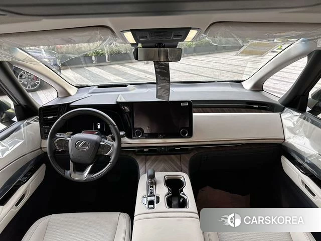 Lexus LM 2023 Серебристо-серый из Китая