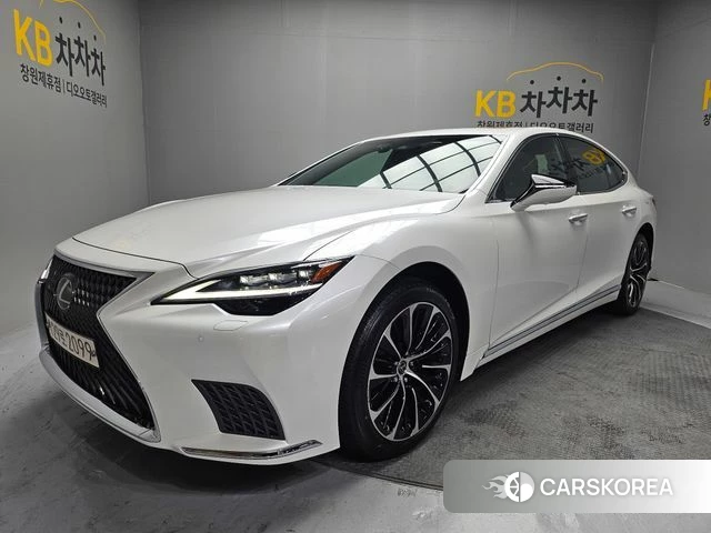 Lexus LS500h 5th generation 2022 Белый из Кореи