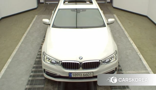 BMW 5 Series (G30) 2018 Белый из Кореи