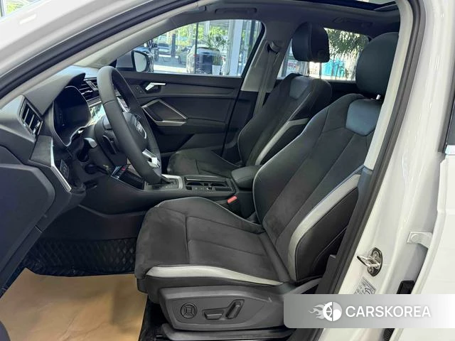 Audi Q3 2021 Белый из Китая