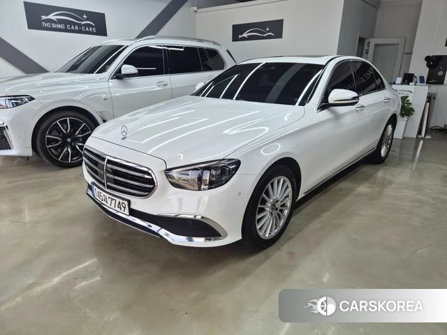 Mercedes-Benz E-Class W213 2021 Белый из Кореи