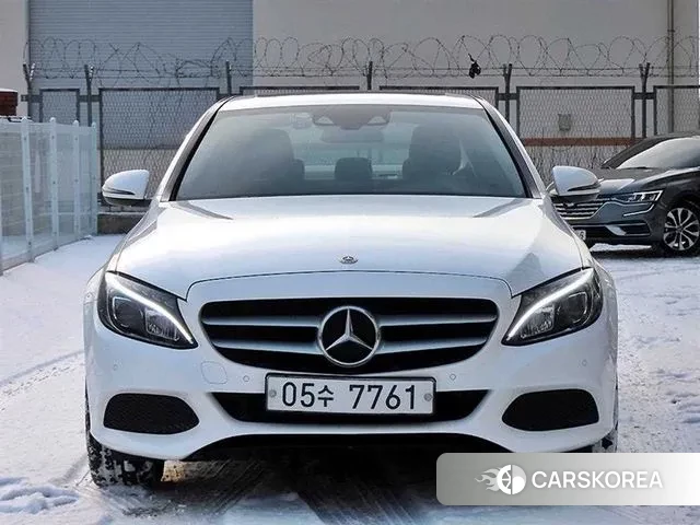Mercedes-Benz C-Class W205 2018 Белый из Кореи