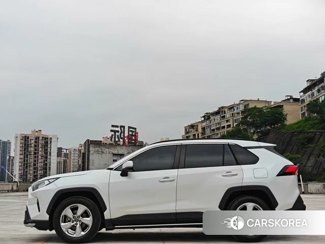 Toyota RAV4 Rongfang 2021 Белый из Китая