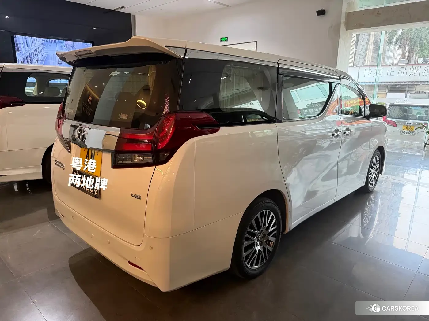 Toyota Elfa 2019 Белый из Китая