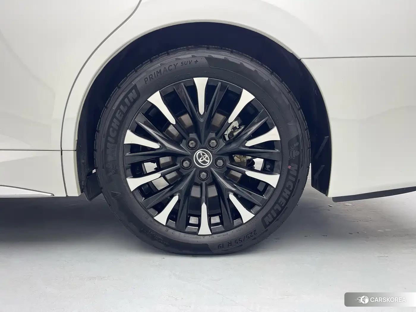 Toyota Elfa 2024 Белый из Китая