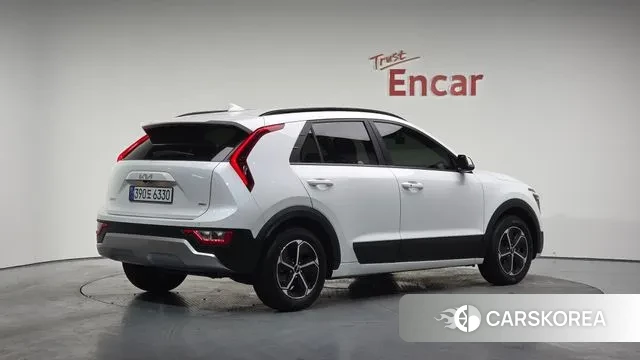 Kia Di Ol Nu Niro 2022 Белый из Кореи