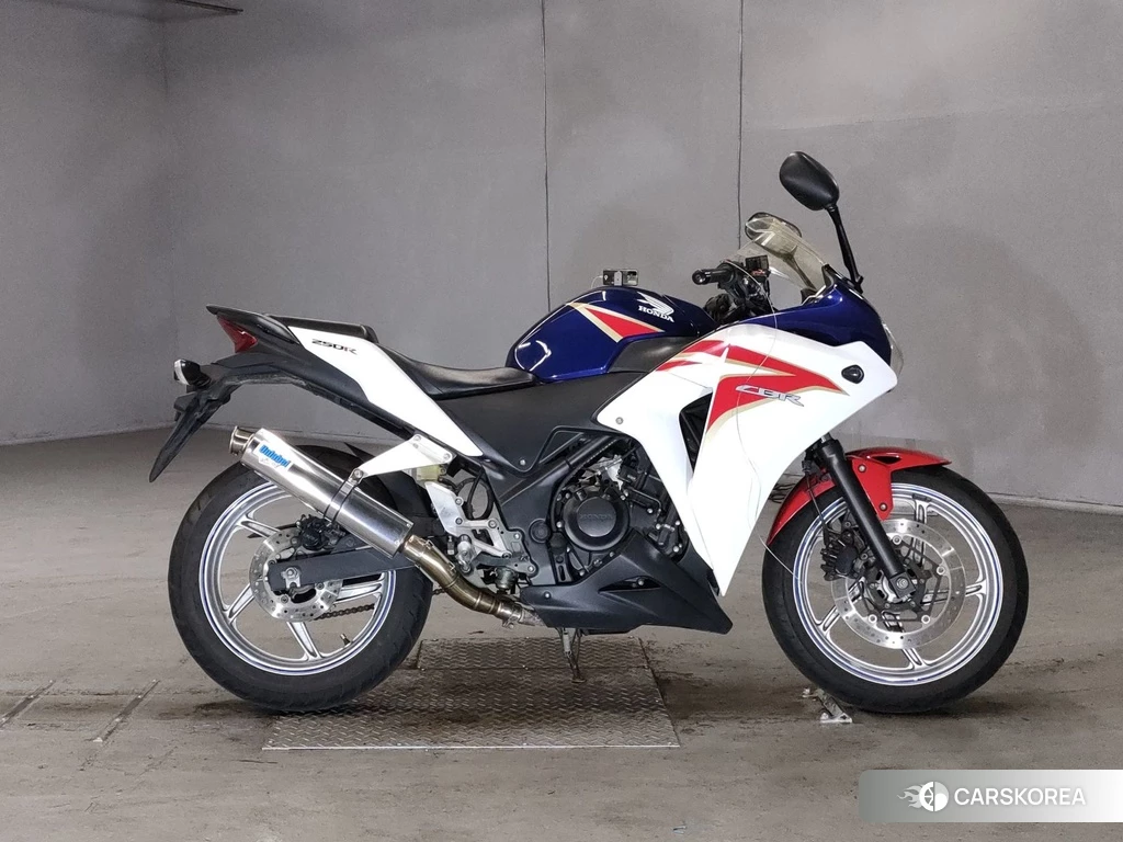 Проданный Honda CBR250R 2011 из Японии