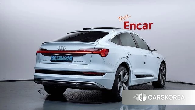 Audi e-Tron 2021 Белый из Кореи